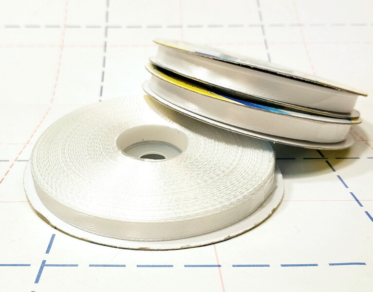 002 Лента атласная 6 мм 33м/боб (+-1м) оттенок молочно-белого