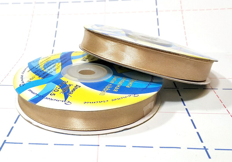 008 Лента атласная 12 мм 33 м/боб (+-1м) оттенок золотисто-бежевого