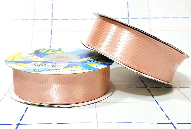 010 Лента атласная 25мм 33м (+-1м) оттенок розово-бежевого