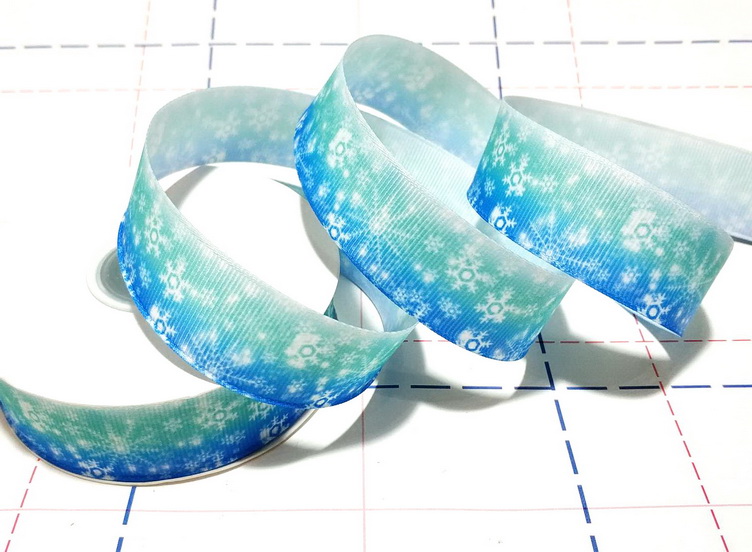 035 25мм Лента репсовая с рисунком 23м/боб (+-1м) Снежинки