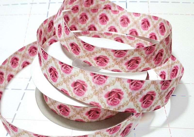 102 25мм Репсовая лента с рисунком 23м (+-1м) Розы