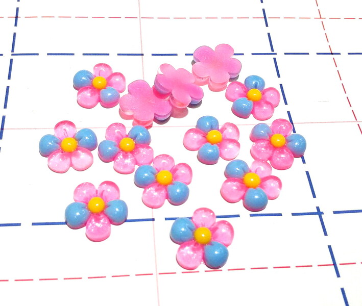 112 Кабошон Цветочек 19мм розово-голубой
