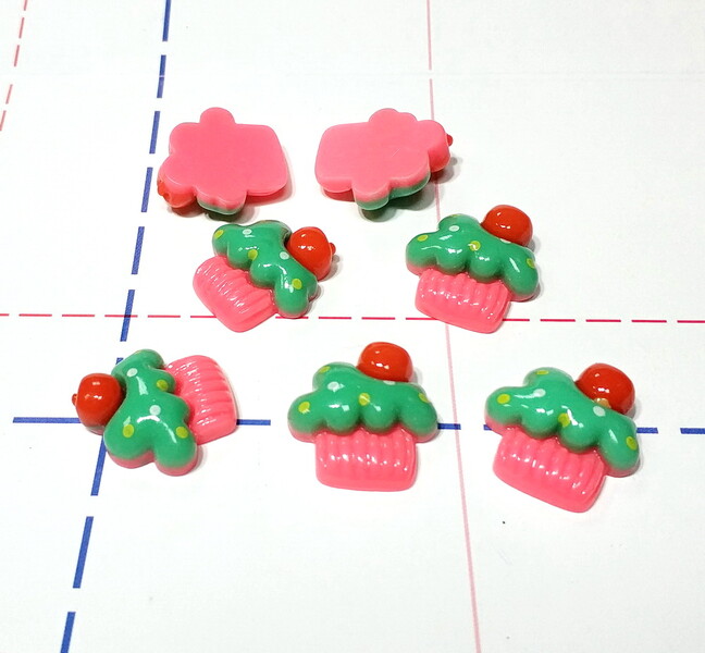 114 Кабошон Капкейк с ягодкой 22*21 мм тиффани