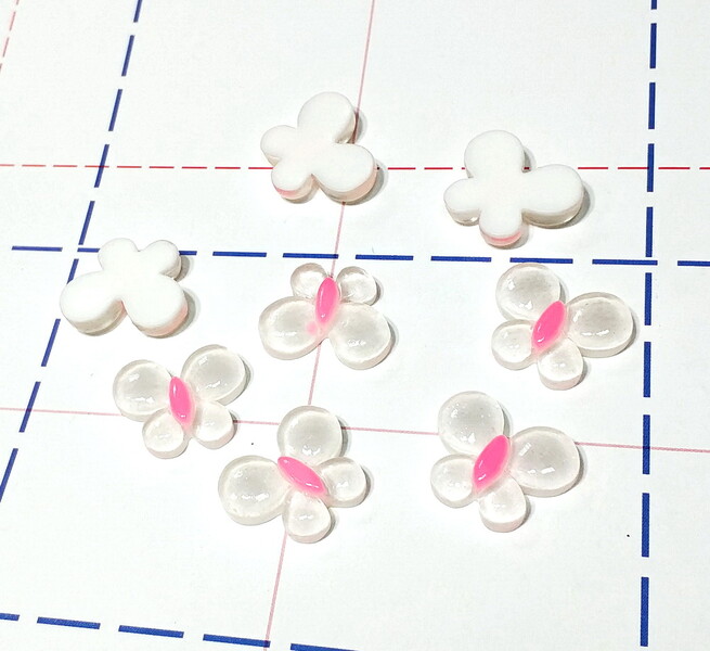 116 Кабошон Бабочка 22*19 мм белый