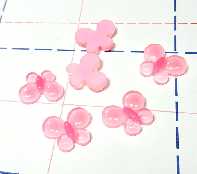 118 Кабошон Бабочка 22*19 мм светло-розовый