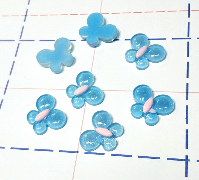 120 Кабошон Бабочка 22*19 мм голубая