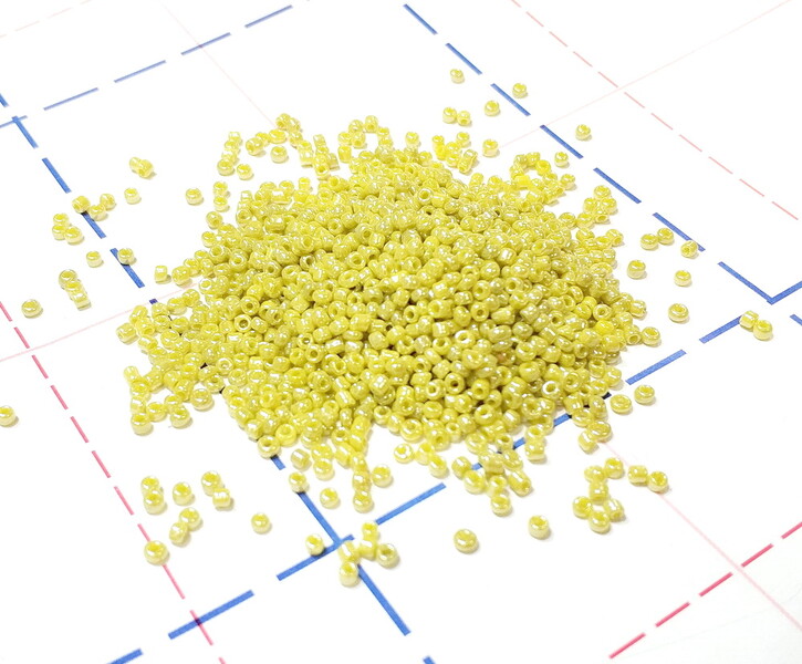122 Бисер р.12 50гр (+-1гр) Непрозрачный перламутр