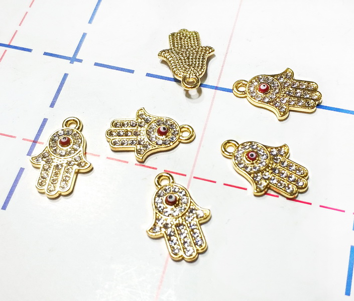 122 Подвеска 21*15мм Рука со стразами