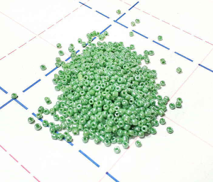 127 Бисер р.12 50гр (+-1гр) Непрозрачный перламутр