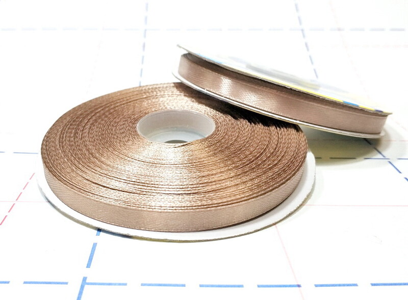 129 Лента атласная 6 мм 33м/боб (+-1м) оттенок натурального бежевого