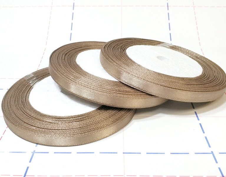 130 Лента атласная 6 мм 27м (+-1м) оттенок кофе с молоком