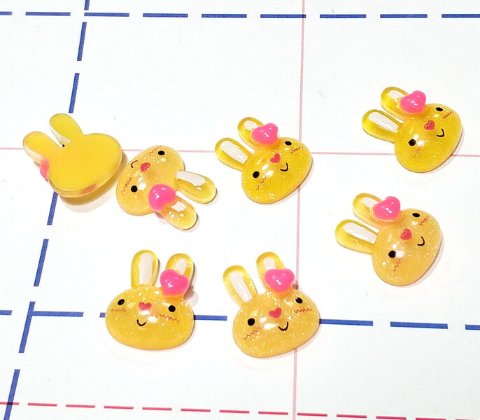 134 Кабошон Зайчик 16*18 мм желтый