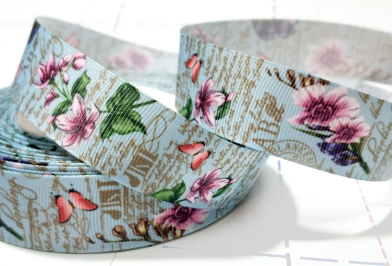 135 25мм Репсовая лента с рисунком 23м (+-1м) Цветы-надписи Голубой