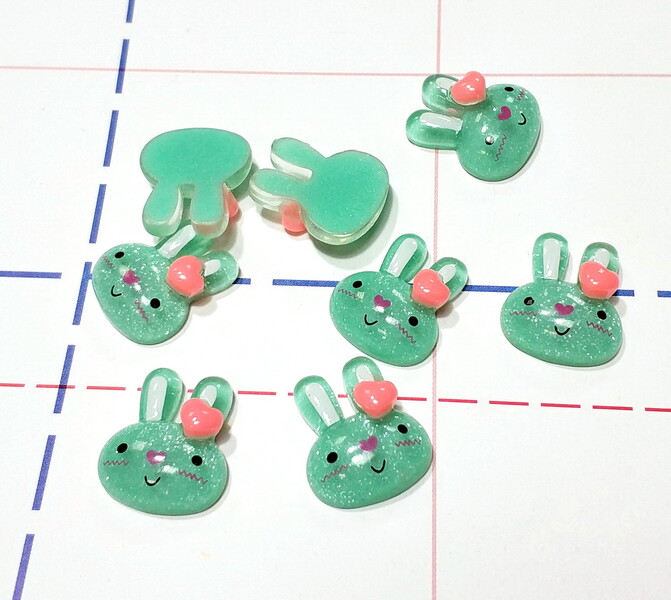 135 Кабошон Зайчик 16*18 мм мятный