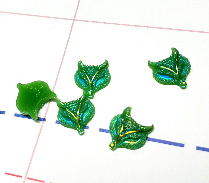 136 Кабошон Лисичка 11*13 мм Зеленый