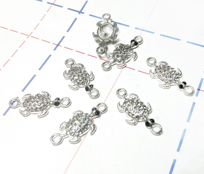 138 Подвеска 22*13мм Черепашка со стразами