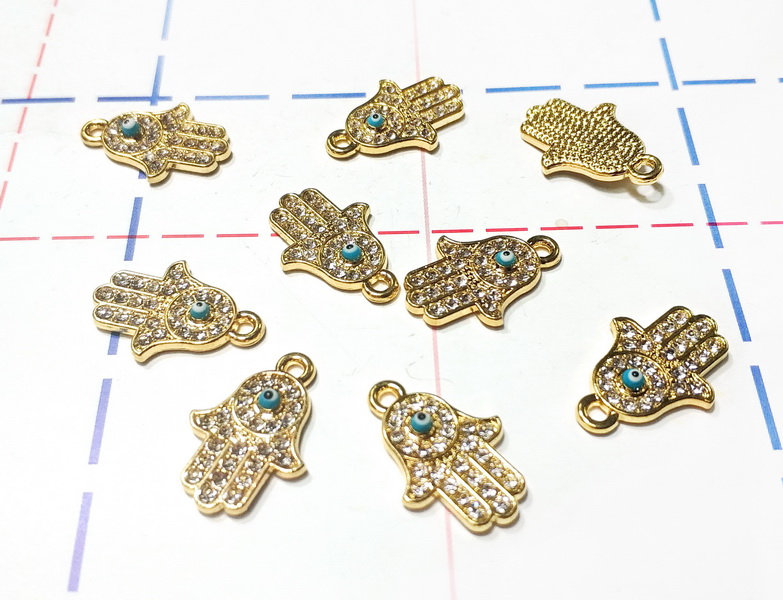 139 Подвеска 21*15мм Рука со стразами