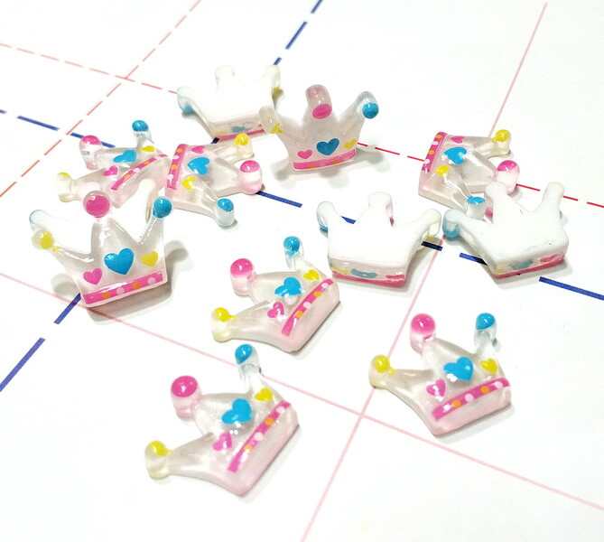 155 Кабошон Корона 16*20 мм белый