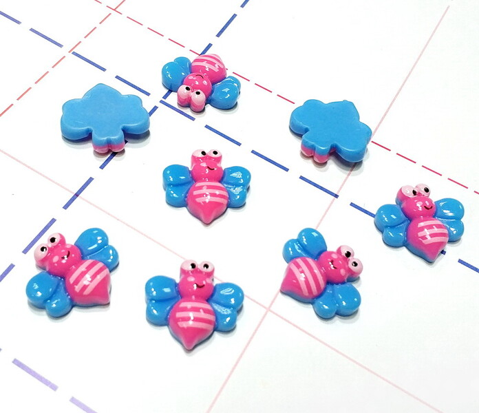 163 Кабошон Пчелка 20*16 мм голубой