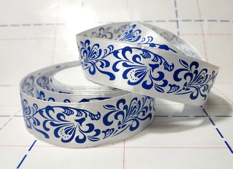 172 Лента атласная 25мм с рисунком 23м/боб (+-1м) Гжель белый/синий