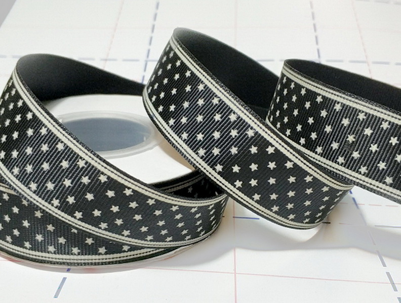 181 25мм Репсовая лента с рисунком 18,3м (+-1м) Звездочки Черный/молочный