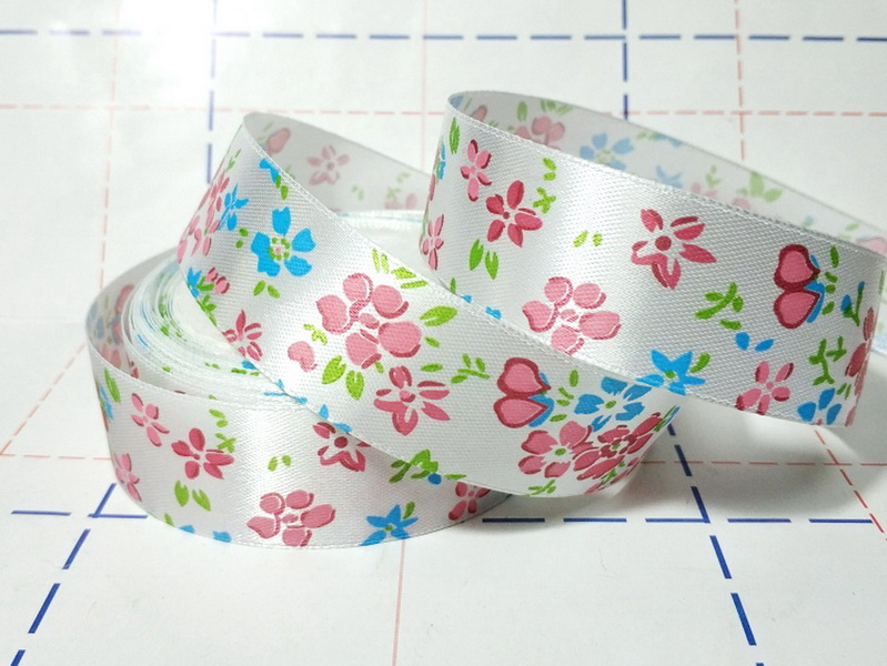 183 Лента атласная 25мм с рисунком 23м/боб (+-1м) Цветы