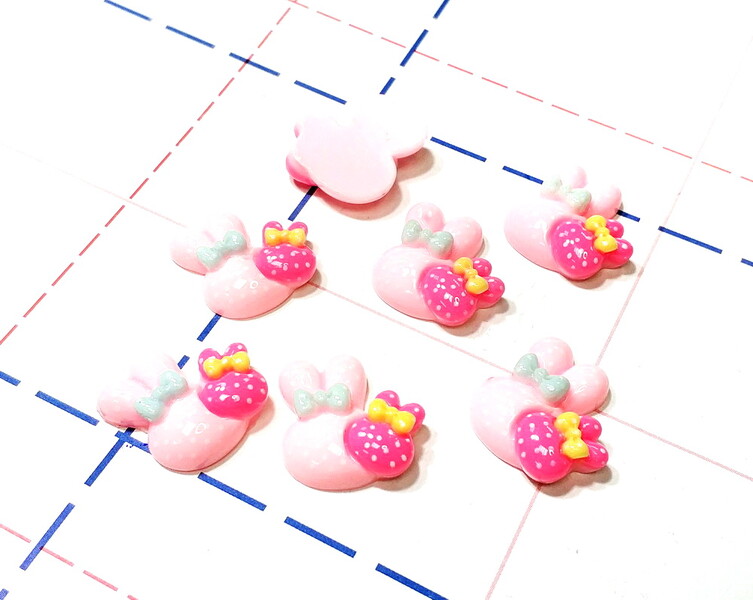 212 Кабошон Зайки 20*20мм Светло-розовый