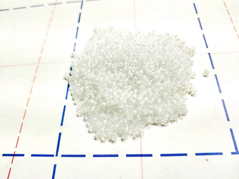 2201 Бисер р.12 50гр (+-1гр) Прозрачный перламутровый с цветной серединой