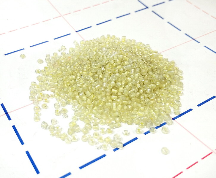 2214 Бисер р.12 50гр (+-1гр) Прозрачный перламутровый с цветной серединой