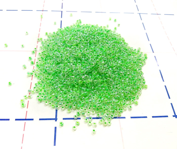 2218 Бисер р.12 50гр (+-1гр) Прозрачный перламутровый с цветной серединой