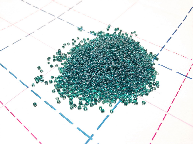 2223 Бисер р.12 Прозрачный с цветной серединой__УПАКОВКА 450(+-5гр)гр