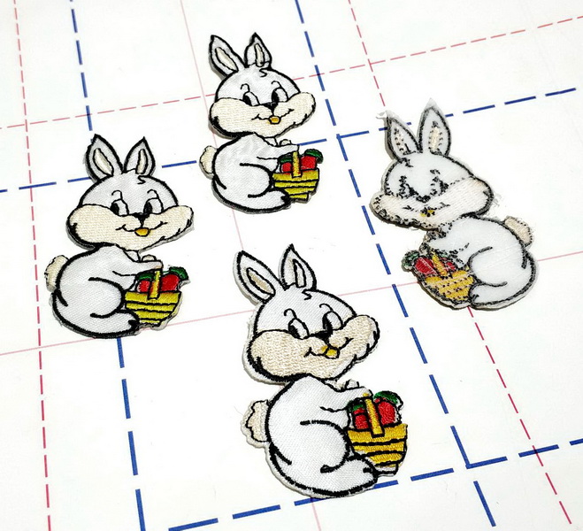 230 Термоаппликация 3,5*6,5см Зайчик с корзинкой