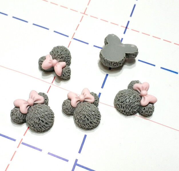 239 Кабошон Микки 20 мм серый