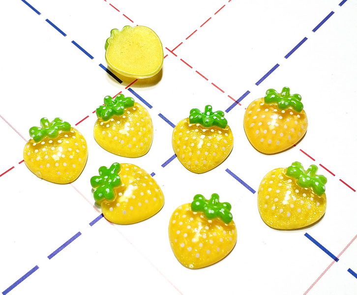 023 Кабошон Клубника 20*18 мм желтый