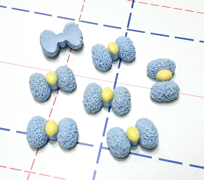 242 Кабошон Бантик 20 мм голубой