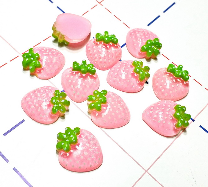 025 Кабошон Клубника 20*18 мм светло-розовый