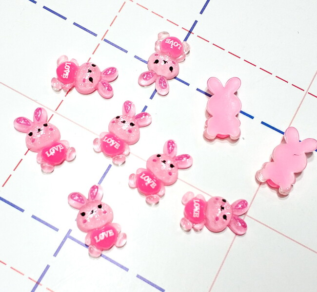 267 Кабошон Зайчик 23*18 мм светло-розовый