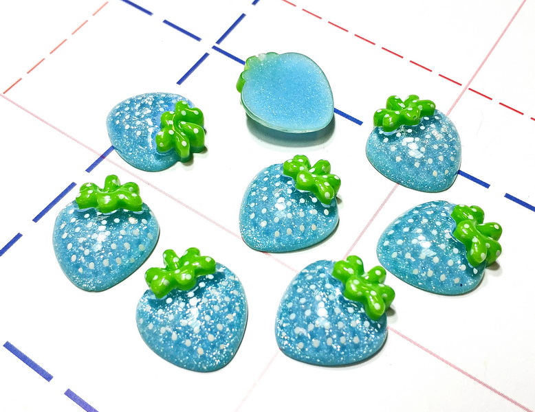 028 Кабошон Клубника 20*18 мм голубой