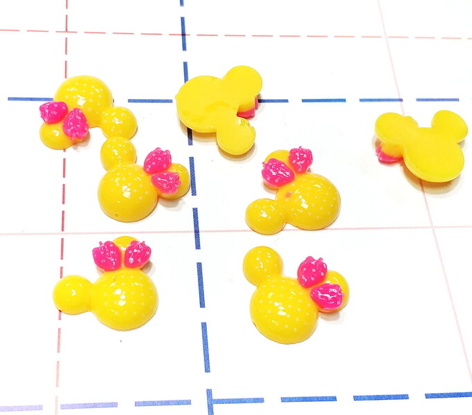 296 Кабошон Микки 20 мм желтый