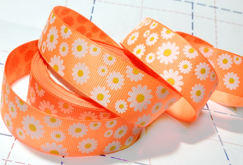 304 25мм Репсовая лента с рисунком 9,1м (+-0,3м) Ромашки Оранжевый флюор