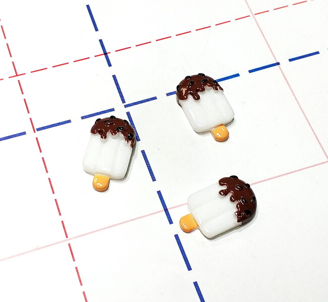 324 Кабошон Мороженое на палочке 23*13 мм белый