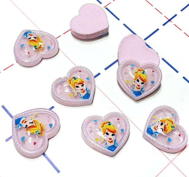 335 Кабошон Сердце с принцессой 18*20 мм сиреневый