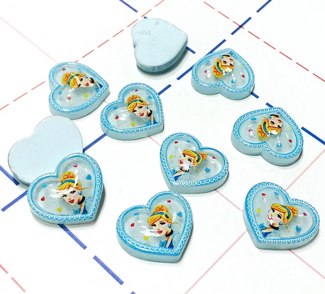 336 Кабошон Сердце с принцессой 18*20 мм голубой