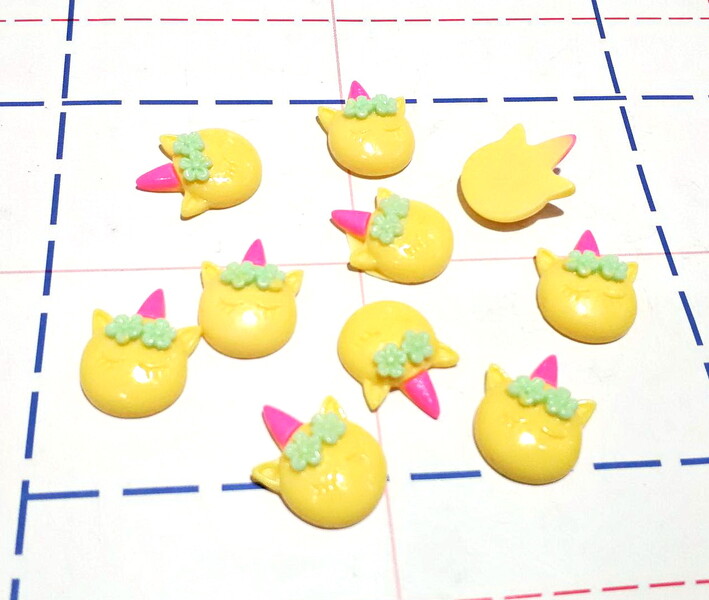 340 Кабошон Единорог 15*22мм желтый