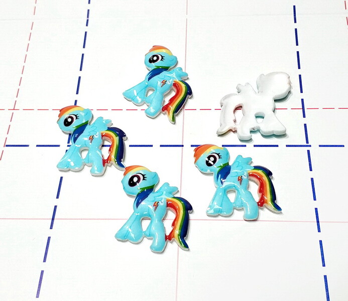 364 Кабошон Пони 30*30 мм голубой