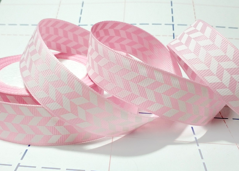 366 25мм Репсовая лента с рисунком 23м (+-1м) Геометрия Розовый/белый