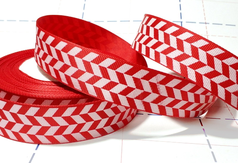 369 25мм Репсовая лента с рисунком 23м (+-1м) Геометрия Красный/белый
