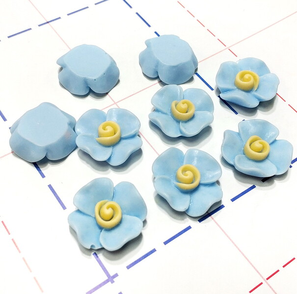 379 Кабошон Цветок 20 мм голубой