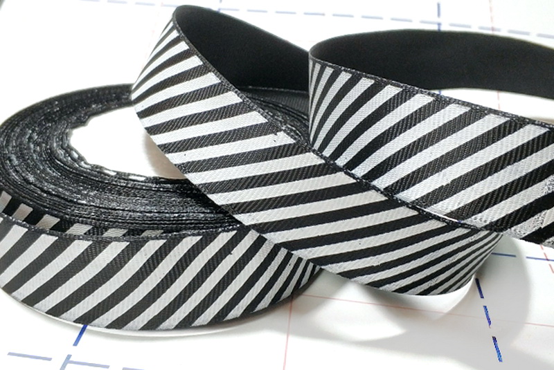 404 25мм Репсовая лента с рисунком 23м (+-1м) Диагональ Черный/белый