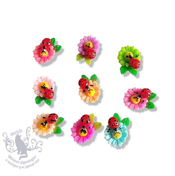 407 Кабошон Ромашка с божьей коровкой 20*20 мм Ассорти 9 шт